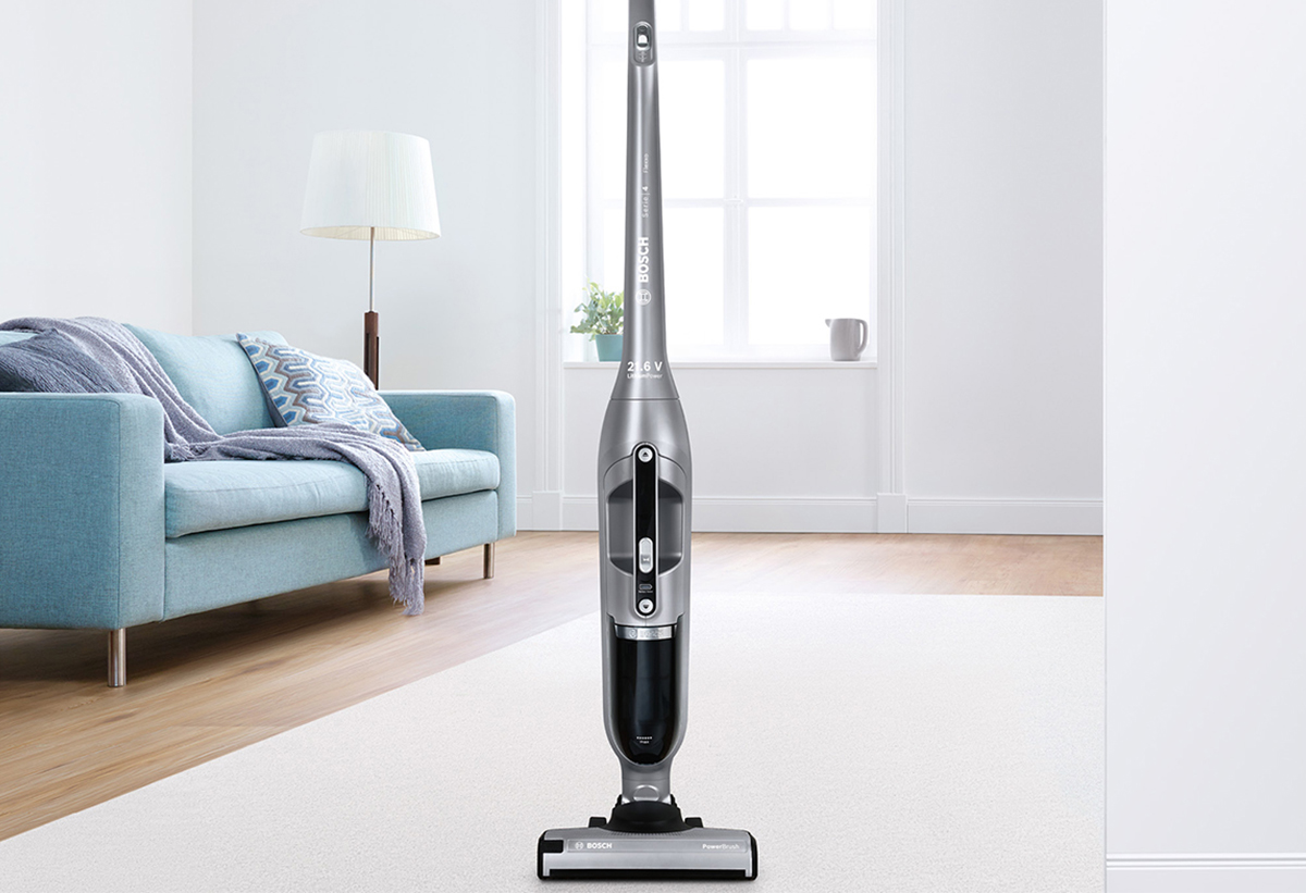 Στη φωτογραφία απεικονίζεται η σκούπα που στέκεται όρθια μόνη της